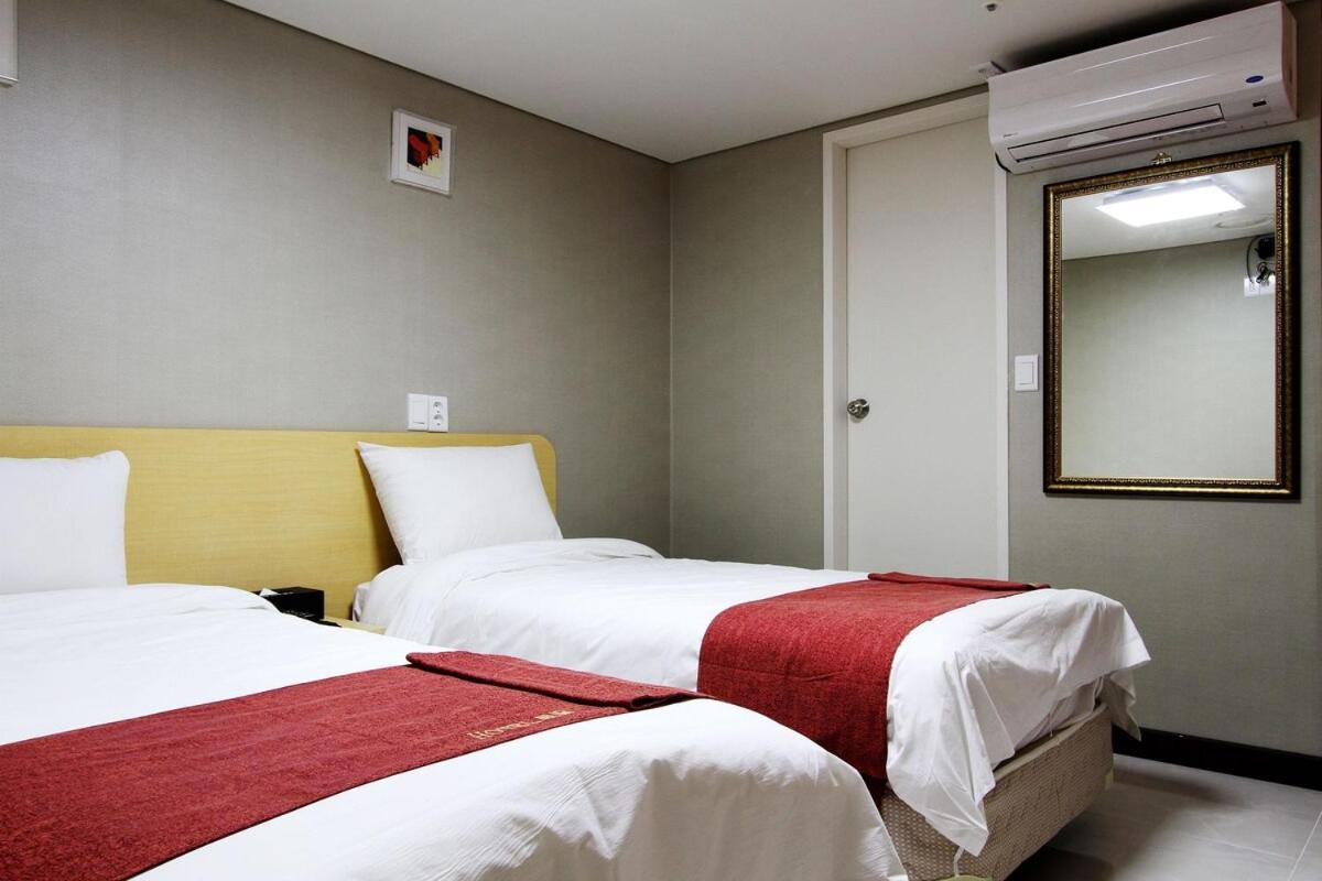 Hotel Myeongdong Seoul Exterior photo